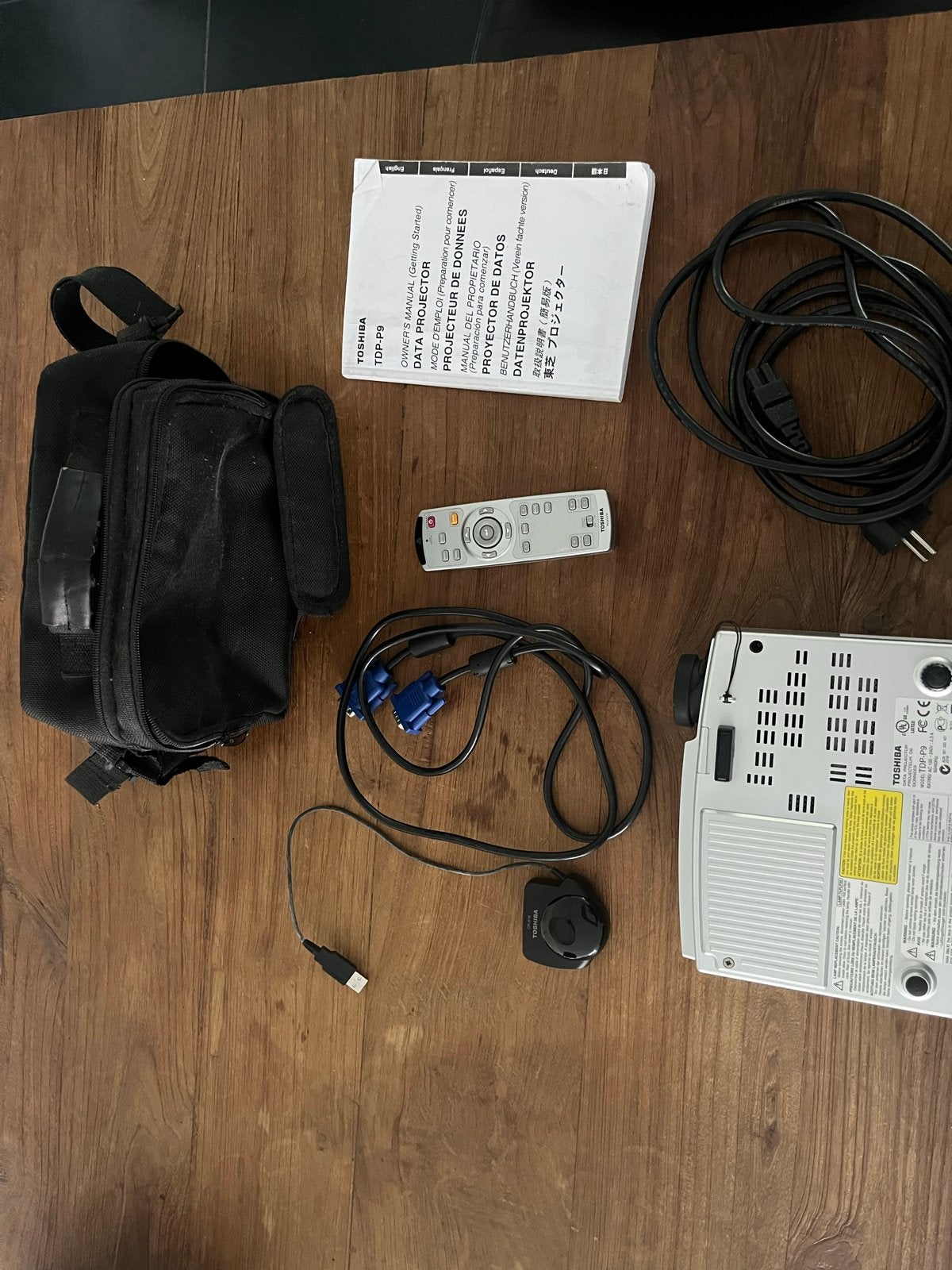 Toshiba TDP-P9 DLP Projector met afstandsbediening en tas, Ophalen of Verzenden, Gebruikt, DLP, Overige resoluties