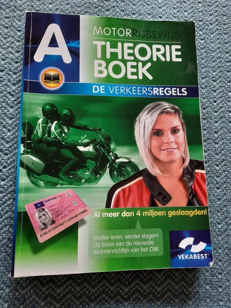 Motorrijbewijs Theorieboek - VekaBest (Prima Staat), Ophalen of Verzenden, Zo goed als nieuw