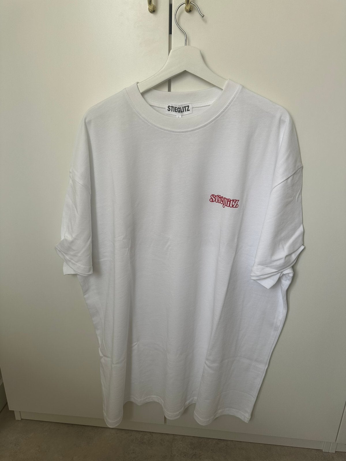 Nieuw! Stieglitz t-shirt wit met rode letters maat L, Wit, Maat 42/44 (L), Nieuw, Ophalen of Verzenden