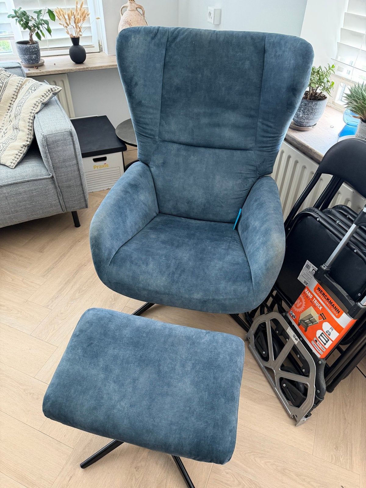 Luxe blauwe fauteuil met verstelbare rugleuning en voetenban, Gebruikt, Minder dan 75 cm, Ophalen of Verzenden, Stof