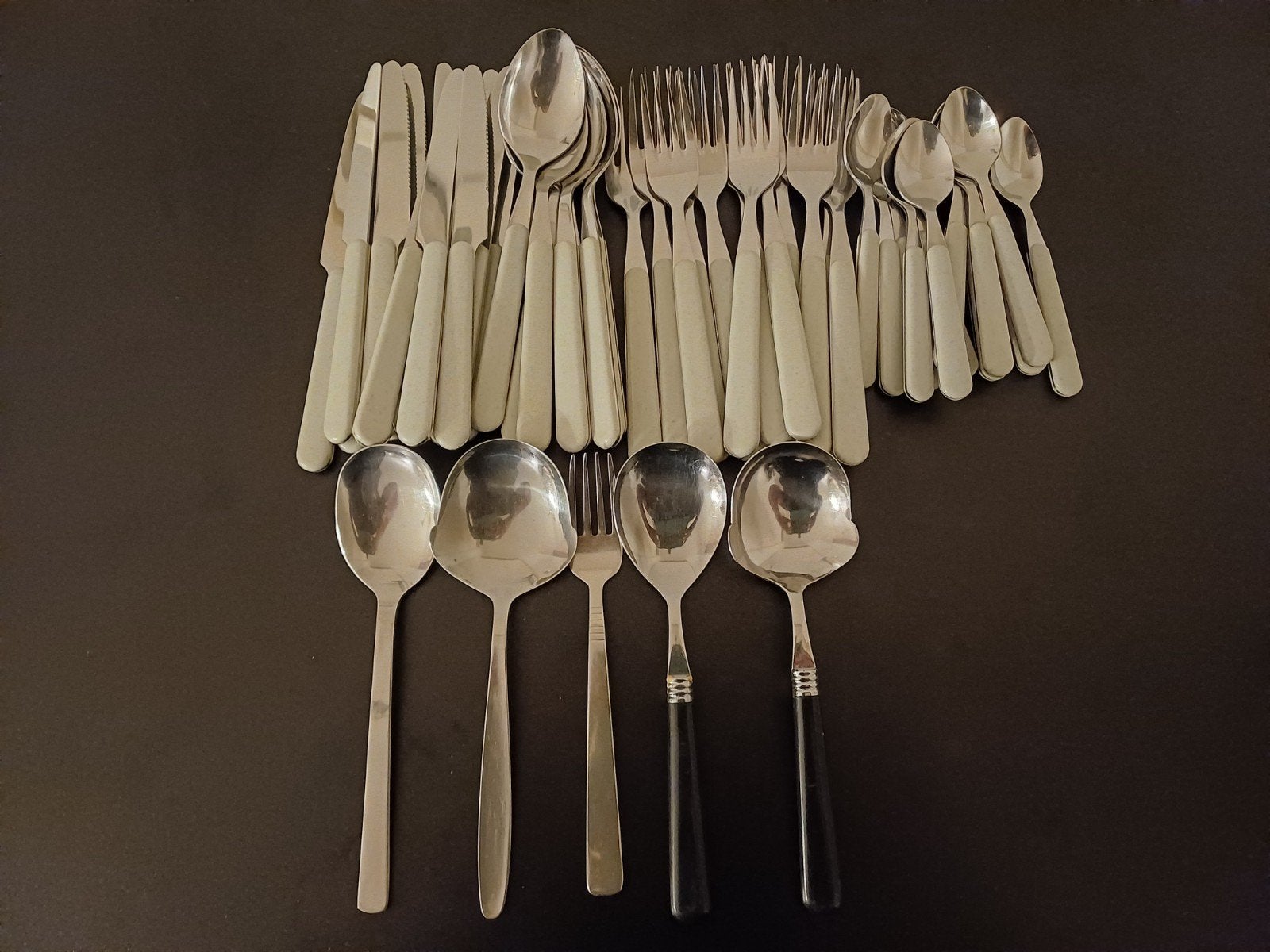 Uitgebreide bestekset met grijze handvaten, Gebruikt, Bestekset, Ophalen of Verzenden, Rvs of Chroom