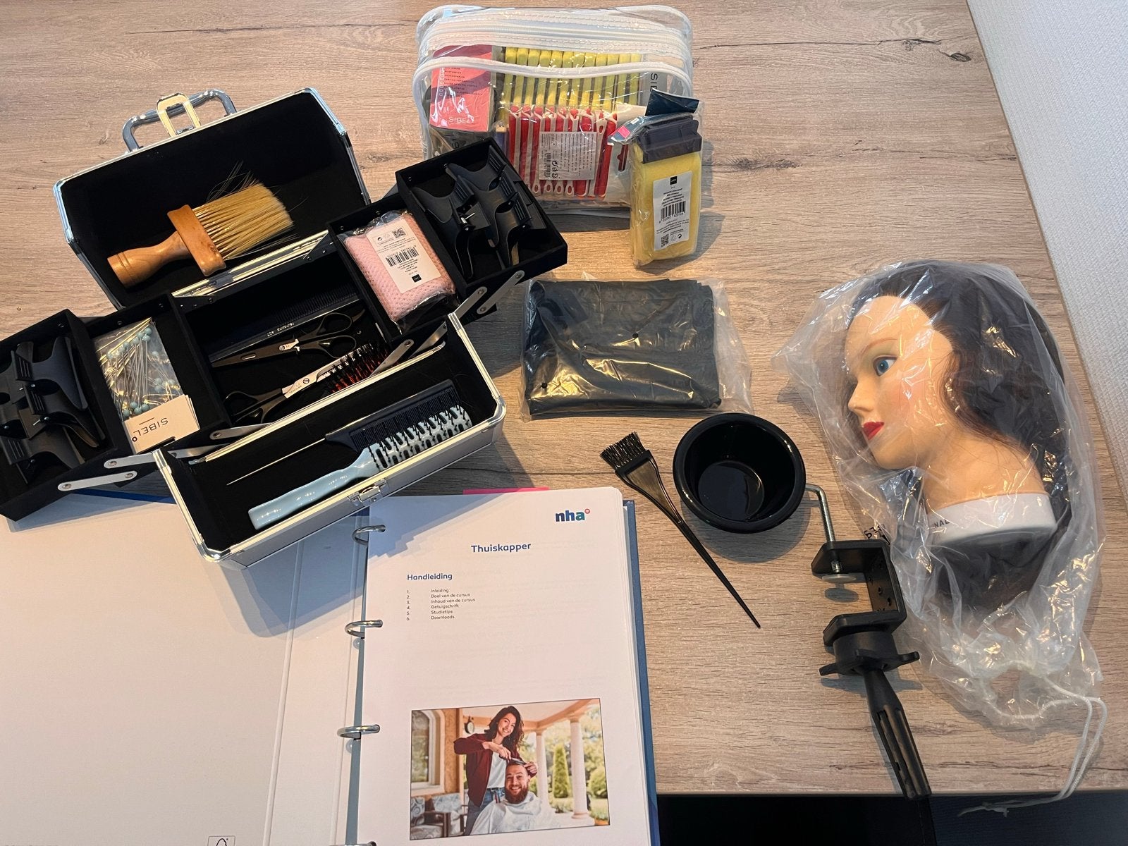 Cursus NHA "Thuiskapper", Hobby en Vrije tijd, Cursusmateriaal, Zo goed als nieuw, Persoonlijke verzorging, Ophalen