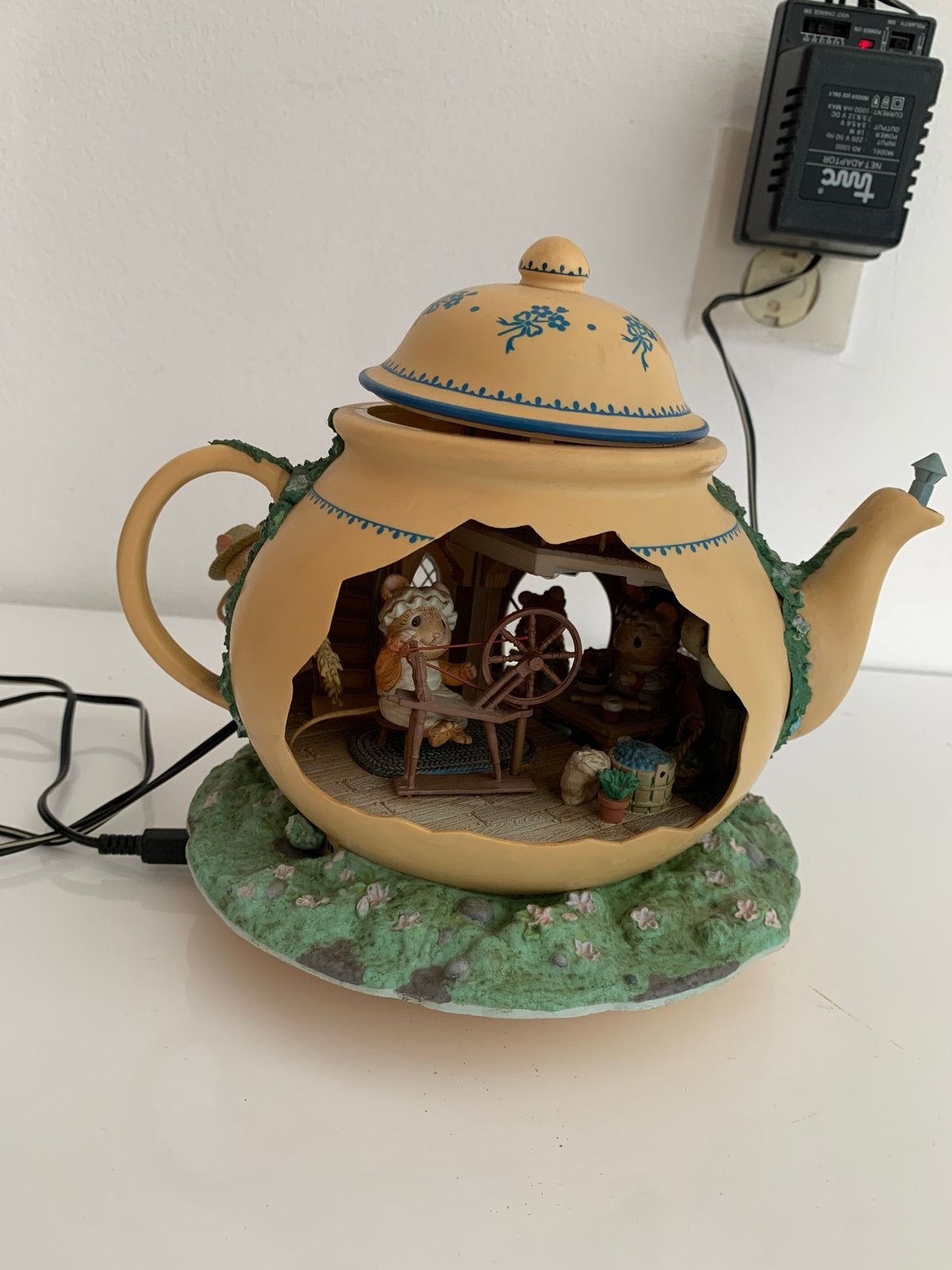 Enesco Vintage speeldoosje, Ophalen, Gebruikt