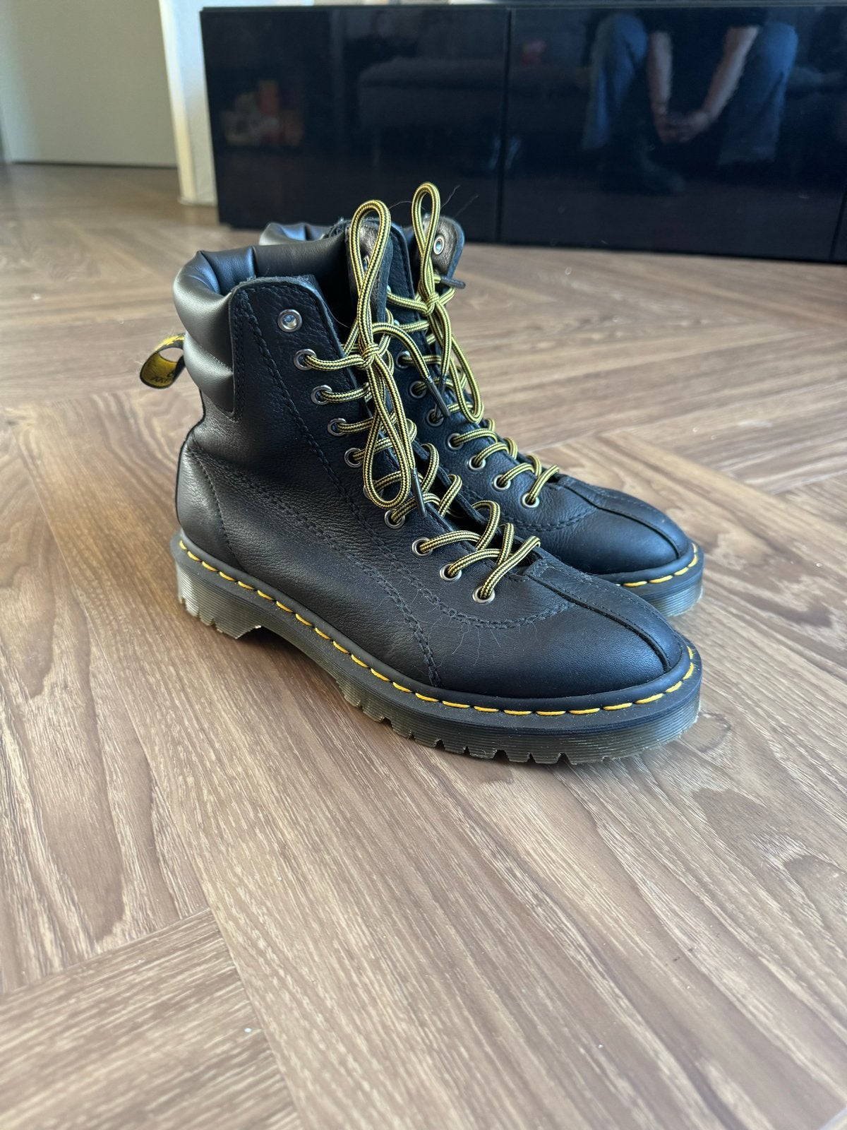 Dr. Martens Combe II Tech Boot Zwart Leer Gele Veters, Ophalen of Verzenden, Zo goed als nieuw, Zwart, Lage of Enkellaarzen