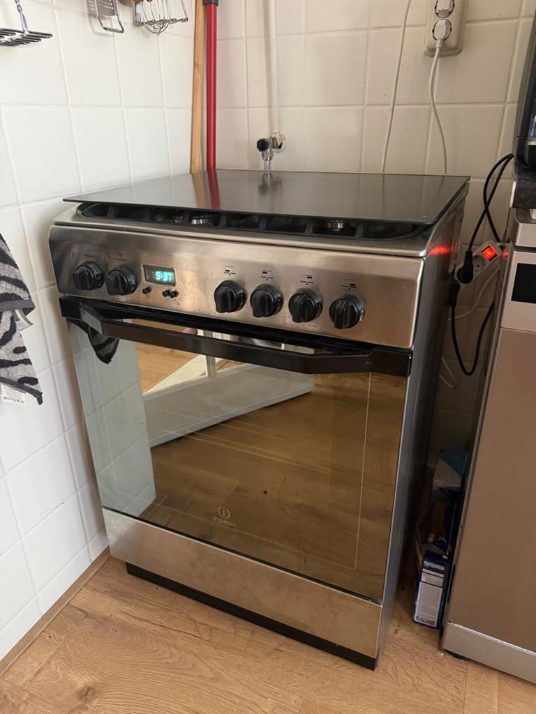 Indesit Vrijstaand Fornuis RVS - 4 Gaspitten, 60 cm Breed, Witgoed en Apparatuur, Fornuizen, Gebruikt, Vrijstaand, Gas, 4 kookzones