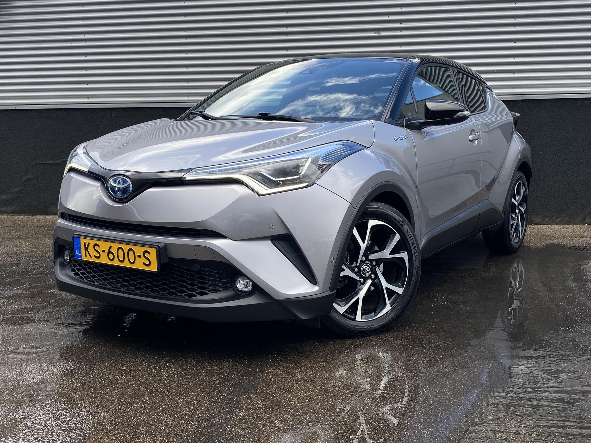 Toyota C-HR 1.8 Hybrid Bi-Tone Plus Stoel- & stuurverarming,, Auto's, Dealer onderhouden, Euro 6, 4 cilinders, 122 pk