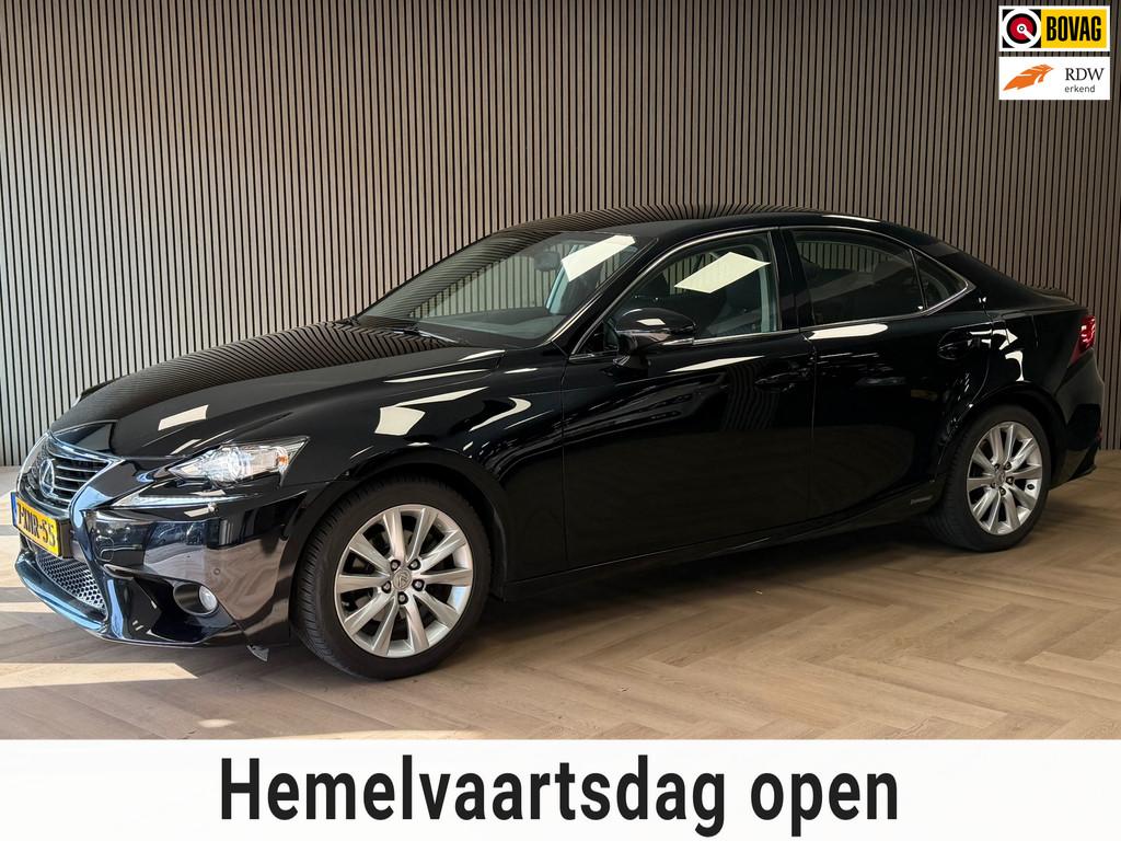 Lexus IS 300h Edition AUT. KEYLESS-GO NAVIGATIE PDC AIRCO, Auto's, Lexus, Euro 5, Achterwielaandrijving, Gebruikt, Origineel Nederlands