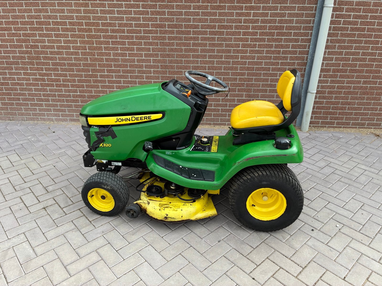 John Deere X320 Zitmaaier, Tuin en Terras, Ophalen, Cirkelmaaier, ., Benzine-grasmaaier