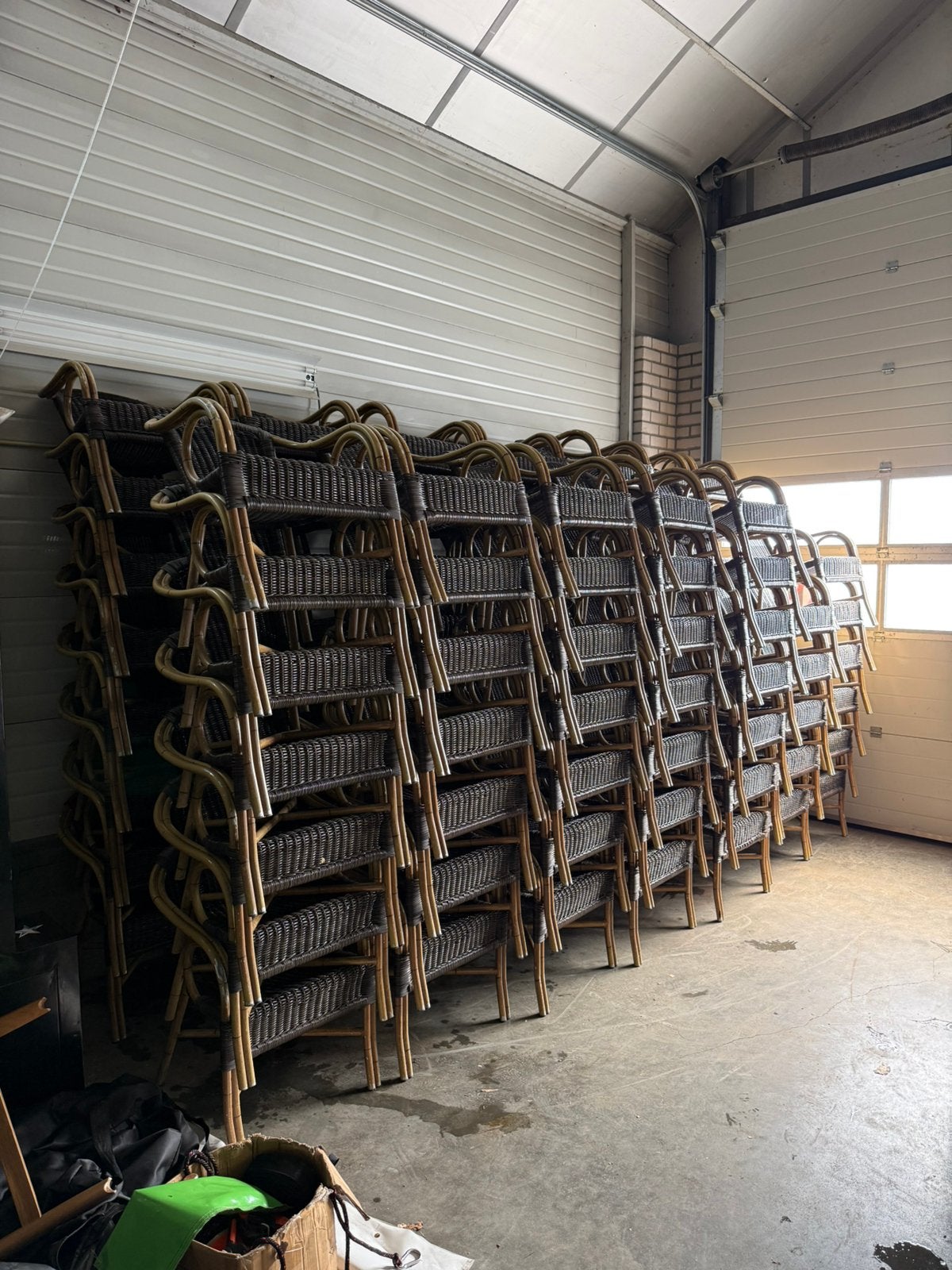 100 nette terrasstoelen te koop!, Ophalen of Verzenden, Kunststof