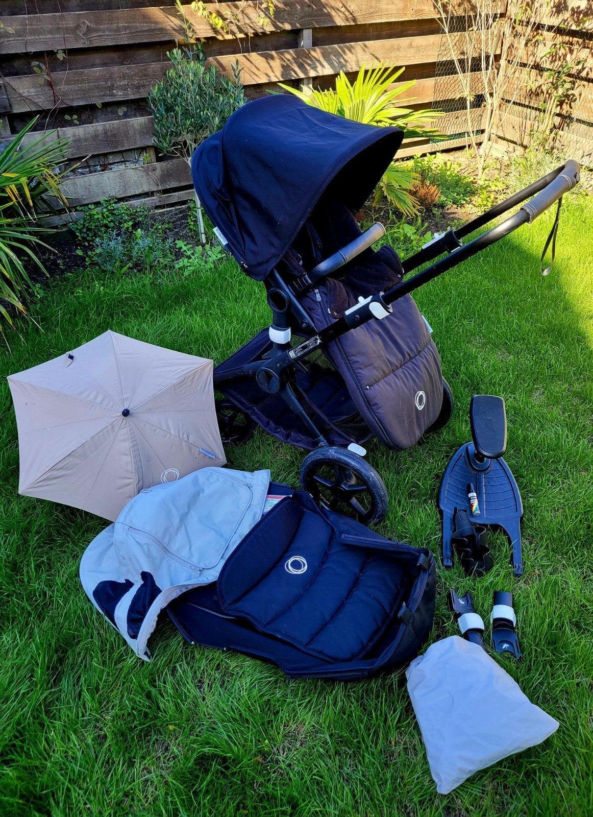 Bugaboo Fox 3 compleet met wieg en vele accessoires, Ophalen, Zo goed als nieuw, Verstelbare rugleuning