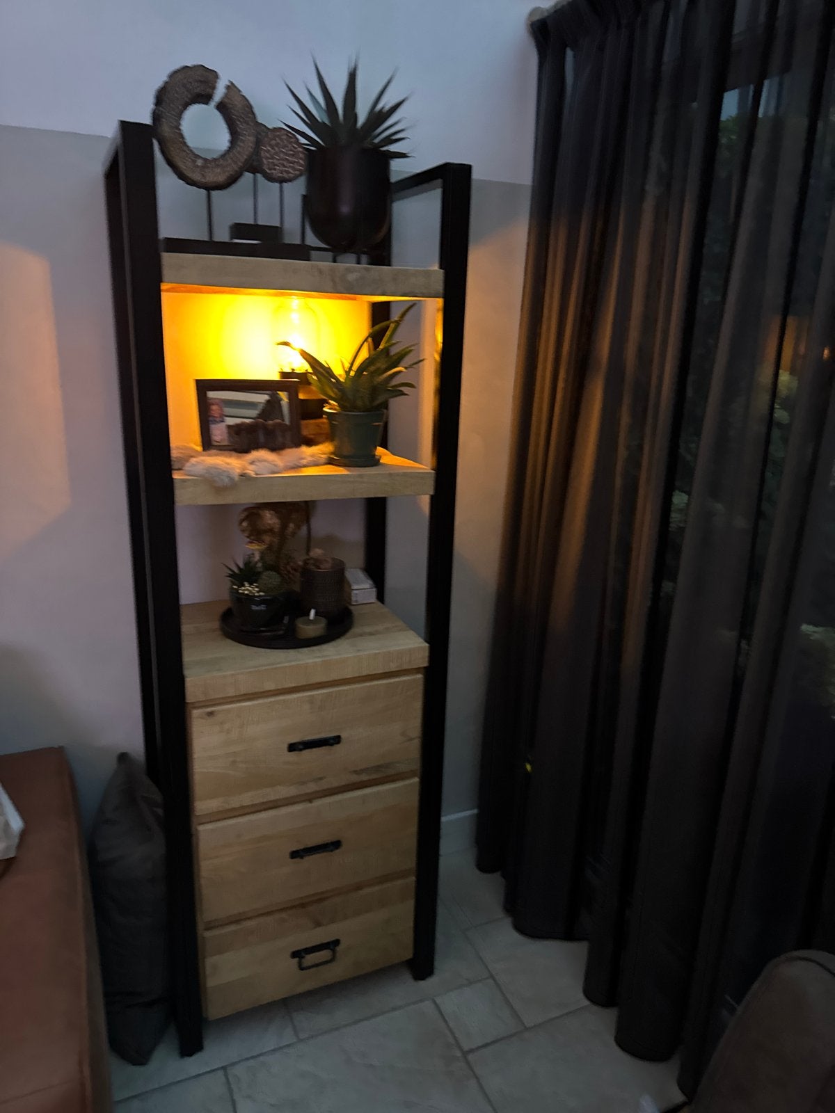 Mango houten kast met metalen frame en lades, Ophalen, Minder dan 50 cm, Gebruikt, Met lade(s)