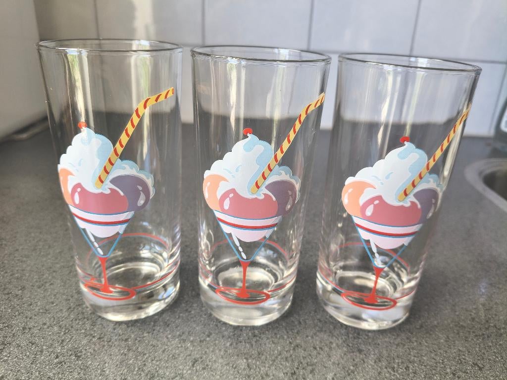 Set van drie vintage longdrinkglazen met ijscoupe decoratie., Ophalen of Verzenden, Overige typen