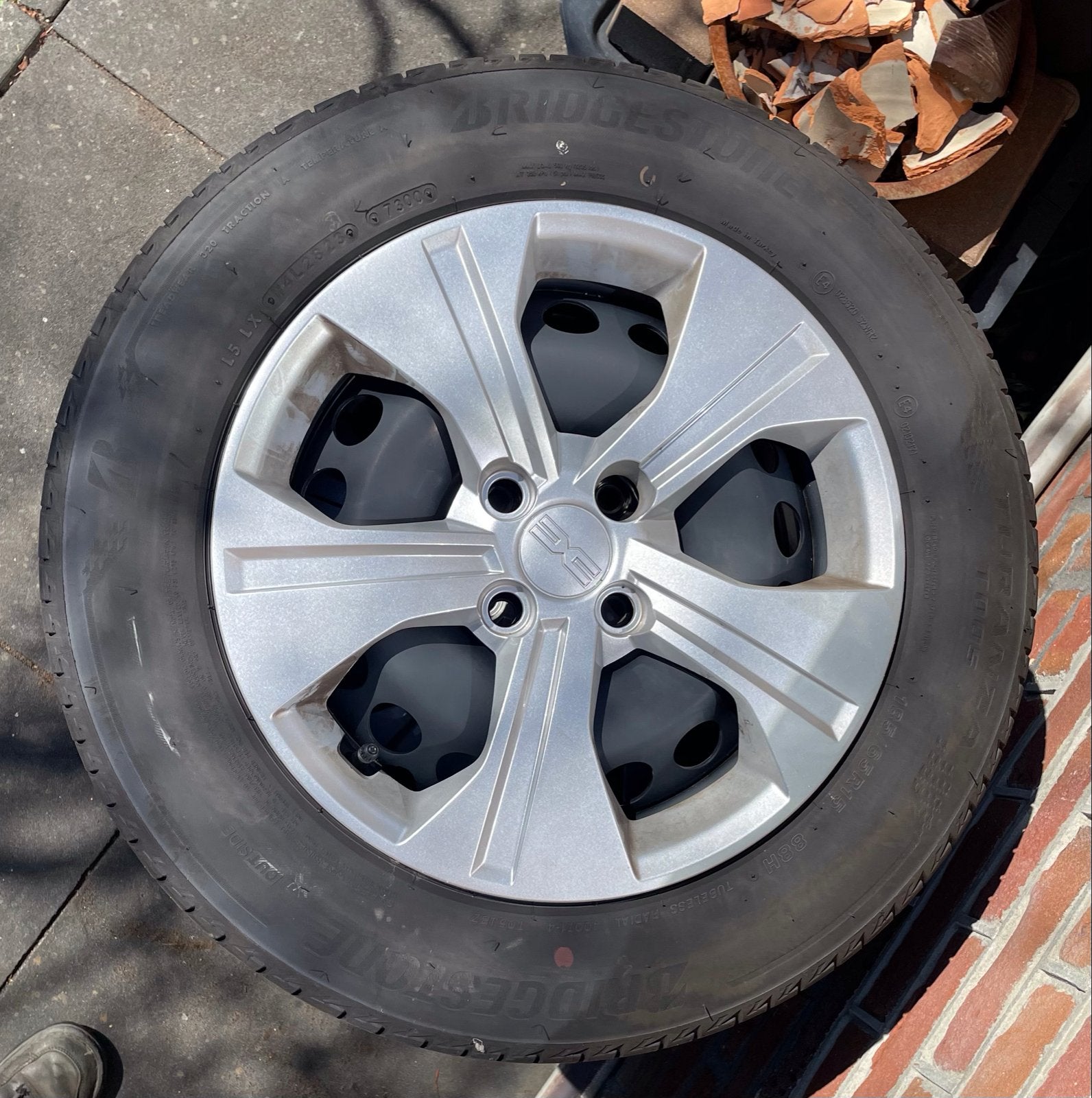 4x Bridgestone banden met velgen Dacia Sandero (okt 2023), Auto-onderdelen, Ophalen, Gebruikt, 15 inch, Banden en Velgen