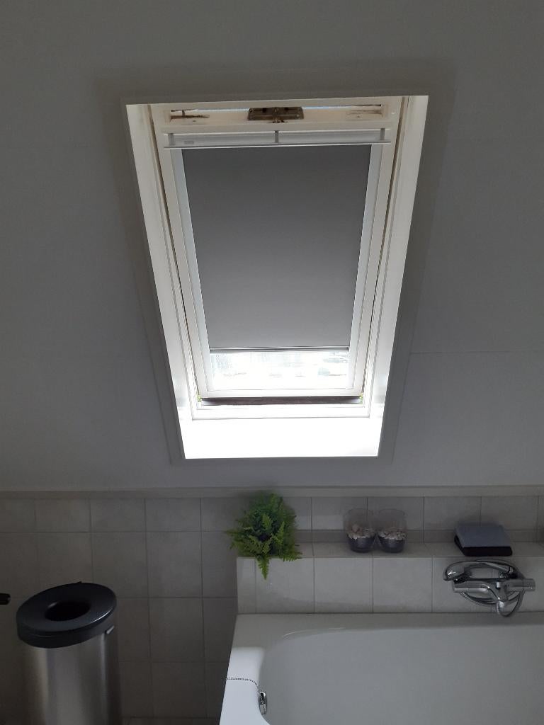 Verduisterend rolgordijn, Ophalen, Zo goed als nieuw, Grijs, Overige typen