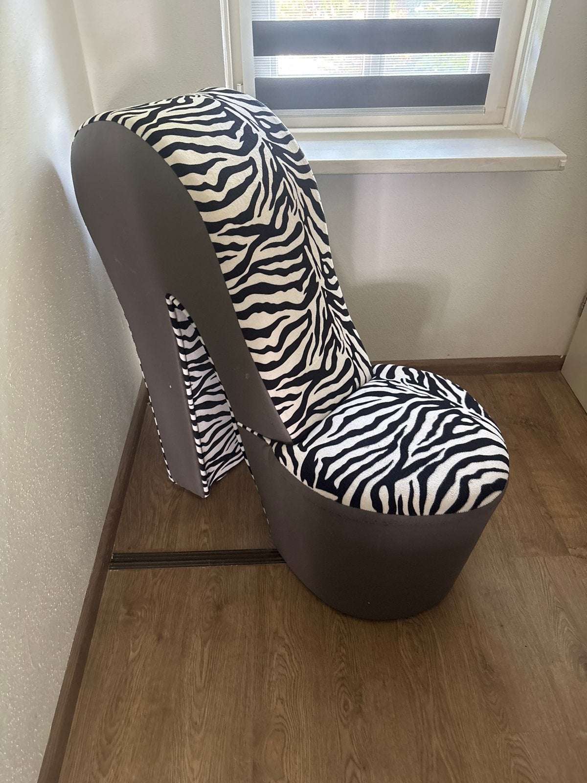 Unieke Hakstoel met Zebraprint - Eyecatcher voor elk interie, Huis en Inrichting, Stoelen, Ophalen, Zwart, Zo goed als nieuw, Eén