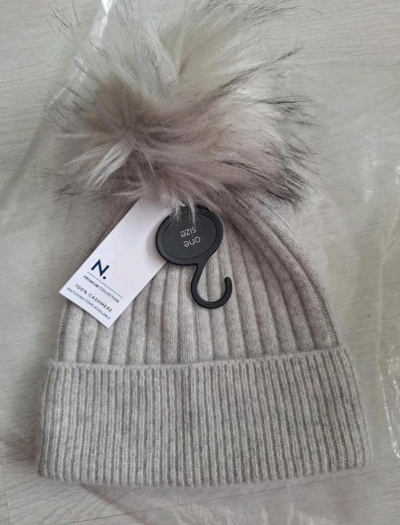 Next grijze muts van 100% kasjmier met pompon, Kleding | Dames, Mutsen, Sjaals en Handschoenen, Next, Verzenden, Nieuw, Muts