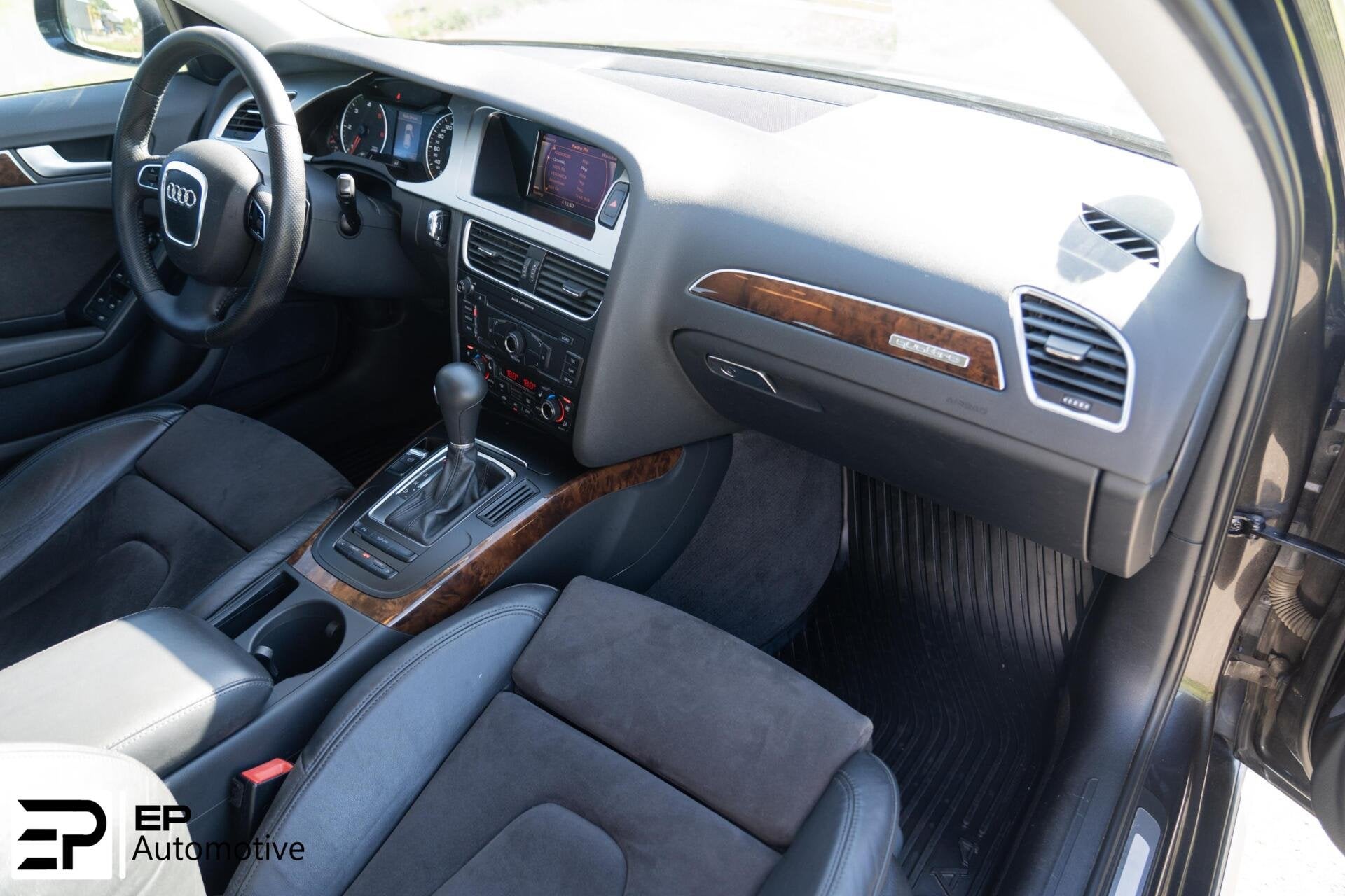 AUDI A4 ALLROAD 3.0 V6 TDI QUATTRO 239ch - BVA 7 - CUIR/ALCANTARA - JANTES 19" - ATTELAGE - SIÈGES CHAUFFANTS