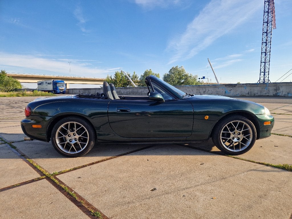 Mazda MX-5 NBFL 1.6 110 pk (2003) Leren bekleding 159.268km, Auto's, Mazda, Achterwielaandrijving, 40 €/maand, Zwart, 4 cilinders