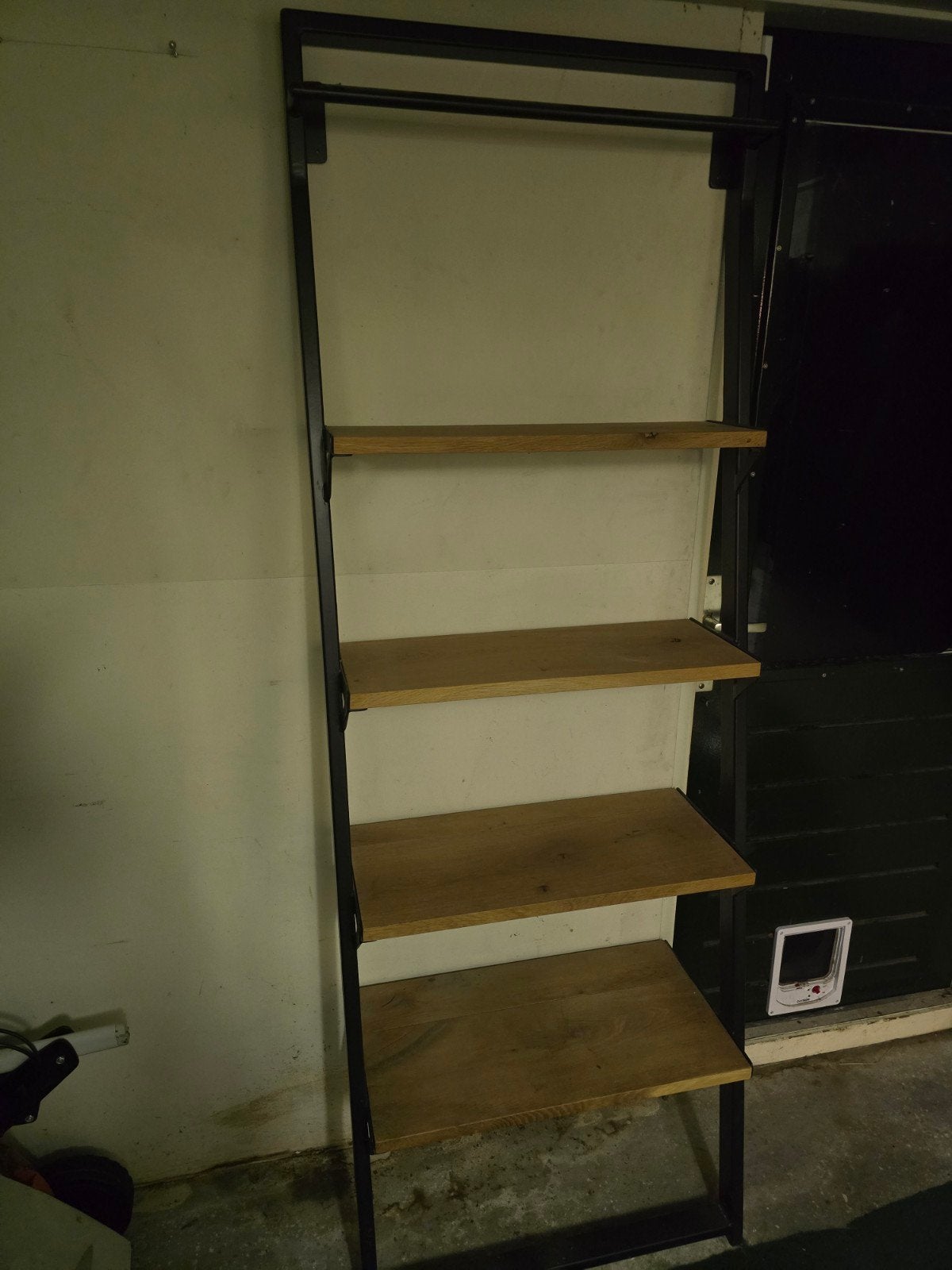 Stalen wandrek met eikenhouten planken - mat zwart, Ophalen