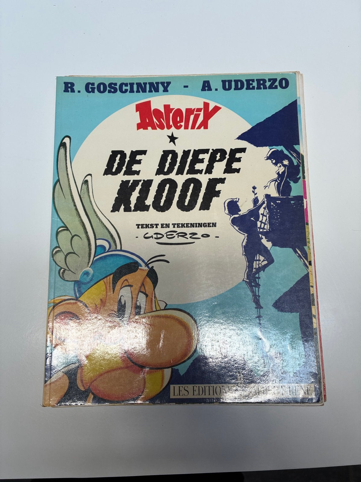 Asterix De Diepe Kloof - Eerste Druk 1980, Boeken, Eén stripboek, Ophalen of Verzenden, Gelezen