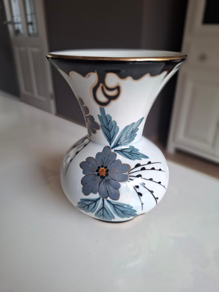 Prachtig vaasje van Flora Gouda Plateel!, Ophalen of Verzenden