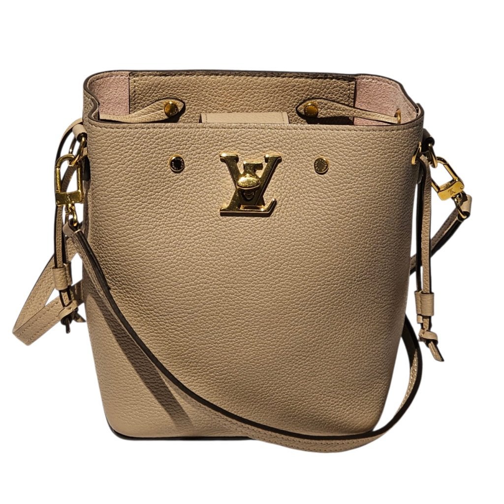 Louis Vuitton Calfskin Nano Lockme Bucket Bag 2021, Louis Vuitton, Gebruikt, Support@louisvuitton.com, 2 Rue du Pont Neuf
75001 Paris
France