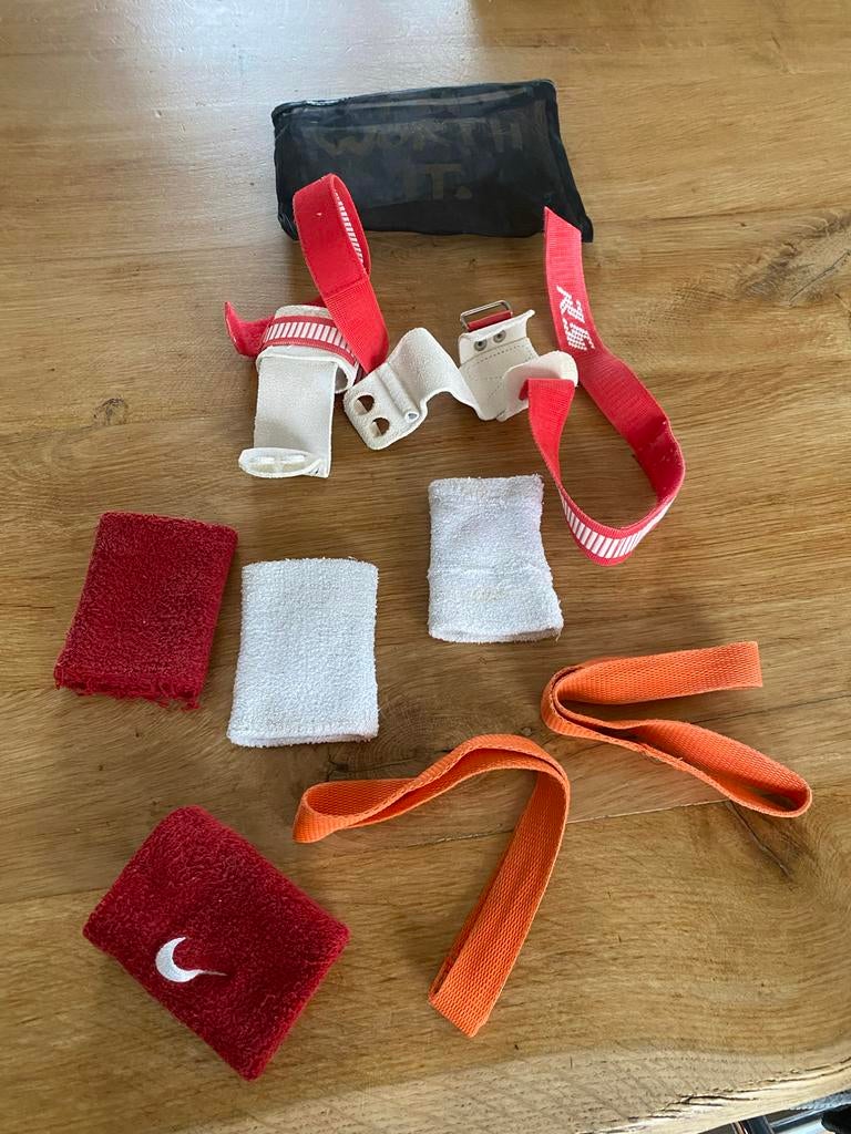 Turnleertjes, turnlusjes en zweetbandjes in opbergtasje, Sport en Fitness, Turnen, Ophalen of Verzenden, Gebruikt, Oranje, Materiaal