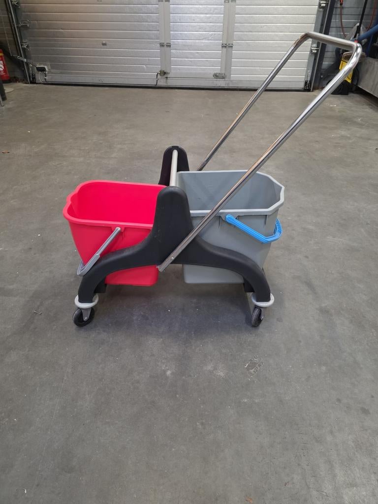 Schoonmaak kar moppen, Ophalen