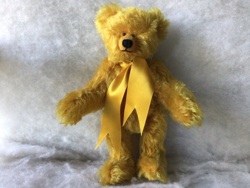 Oude Beer. Okergeel.Handgemaakt. 26 cm, Verzamelen, Beren en Cherished Teddies, Ophalen of Verzenden, Zo goed als nieuw, Stoffen beer