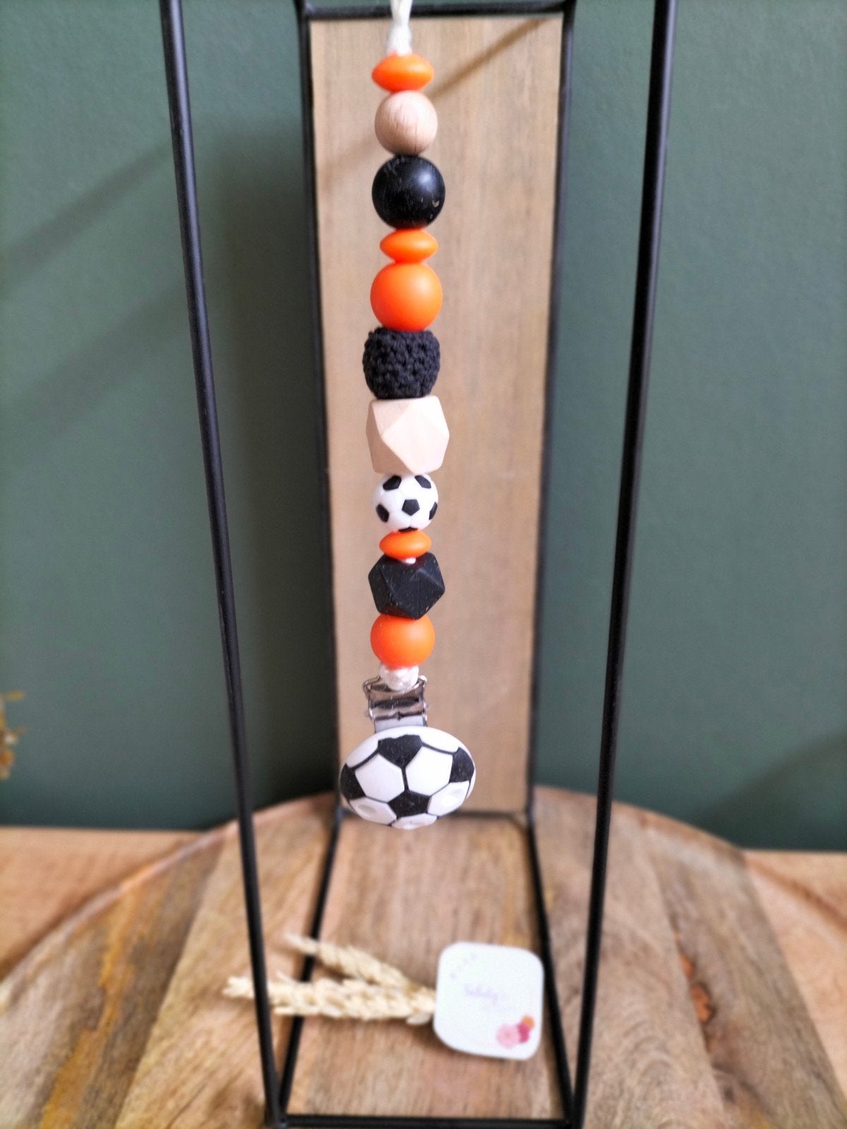Nieuw • Speenkoord Oranje - voetbal, Kraamcadeau, Nieuw, Ophalen of Verzenden, Saluty's kinder- en kraamcadeaus
