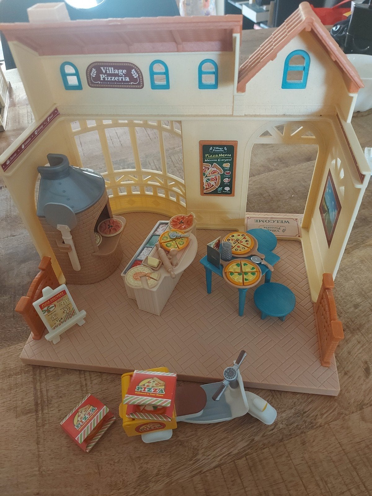 Sylvanian families, pizzeria en bezorger, Ophalen of Verzenden, Zo goed als nieuw