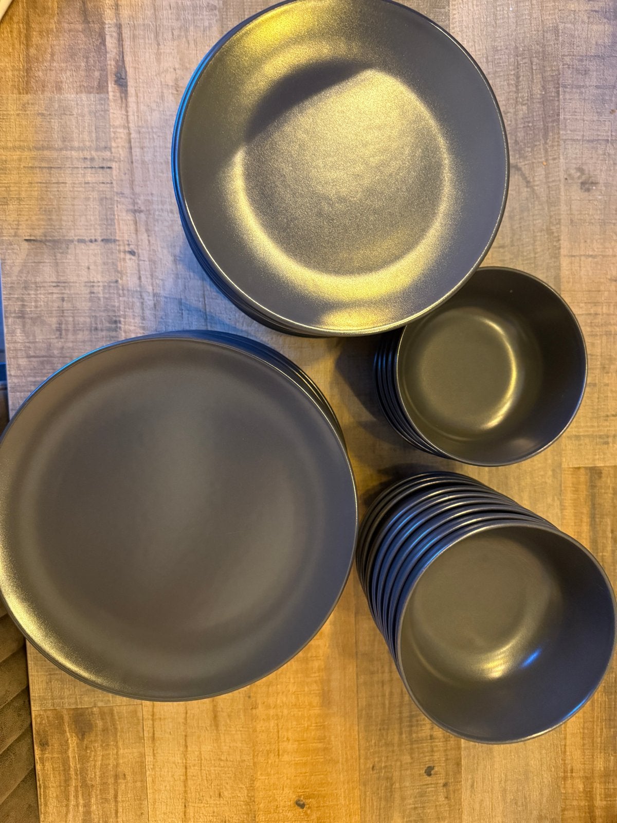IKEA servies: 17 ontbijtborden, 13 dinerborden, 14 kommen, Ophalen of Verzenden, Gebruikt, IKEA, Compleet servies