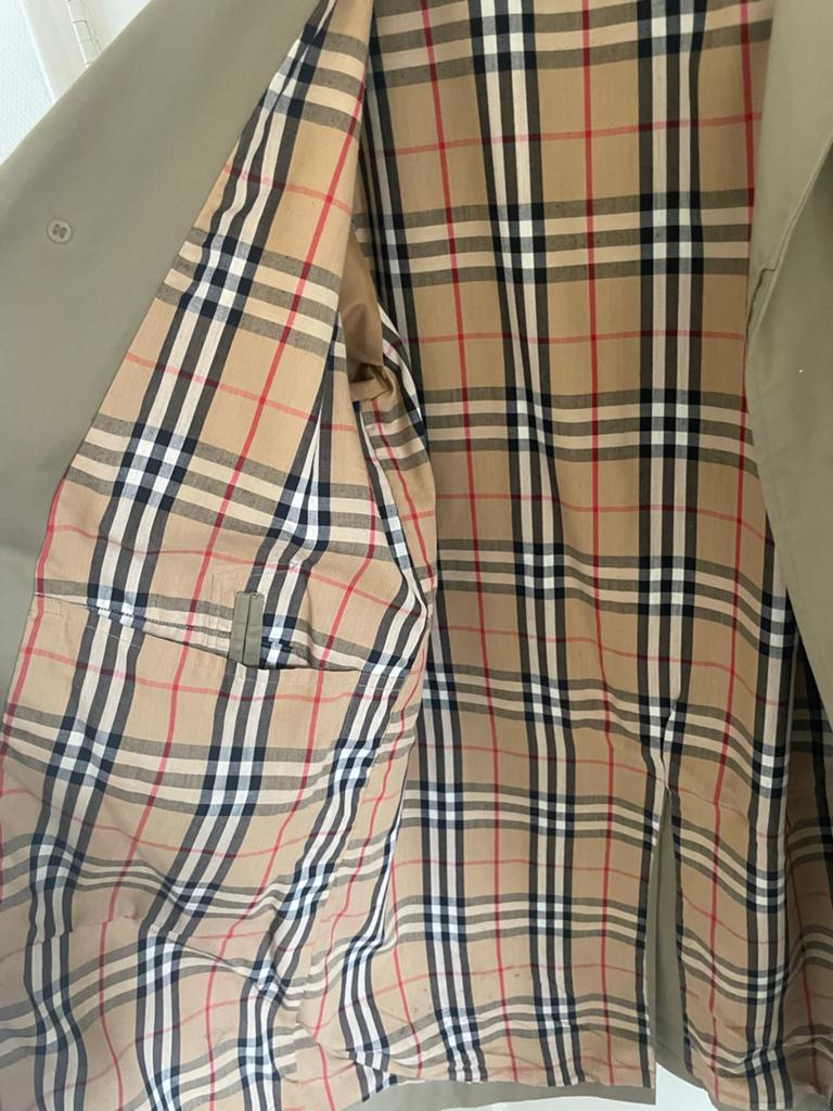 Burberry's Vintage Trenchcoat - Tijdloze Klassieker, Ophalen of Verzenden, Zo goed als nieuw, Overige maten, Beige