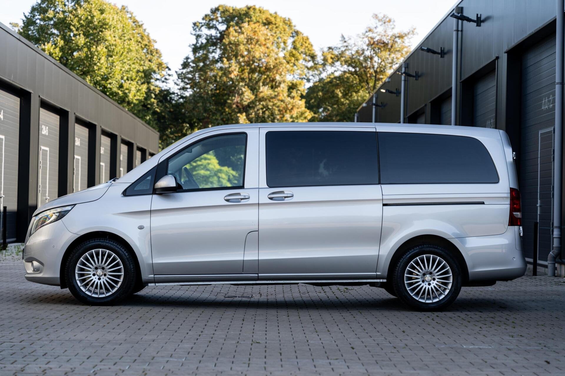 Mercedes Vito 119 CDI Lang DC Euro6 *2x schuif* Leder* Camer, Auto's, Automaat, Gebruikt, 2500 kg, Bedrijf