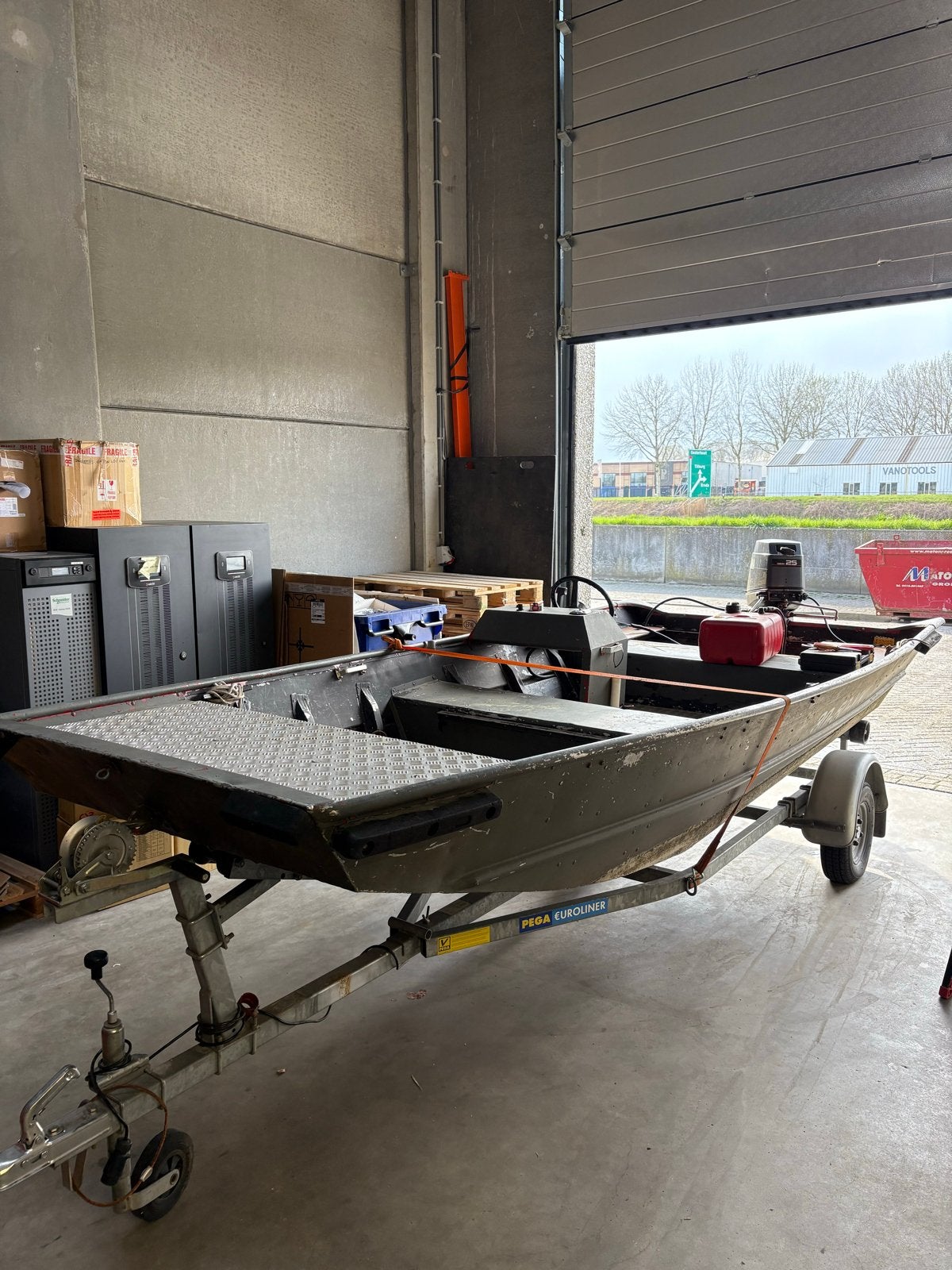 Motorboot aluminium platbodem, Watersport en Boten, Overige merken, Gebruikt, Buitenboordmotor, Trailer