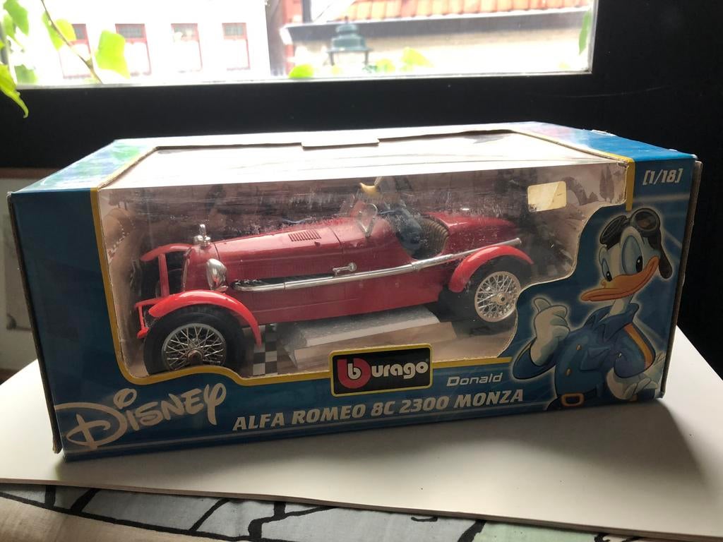 Alfa Romeo 8c Disney Burago, Ophalen of Verzenden, Zo goed als nieuw, Auto, Bburago