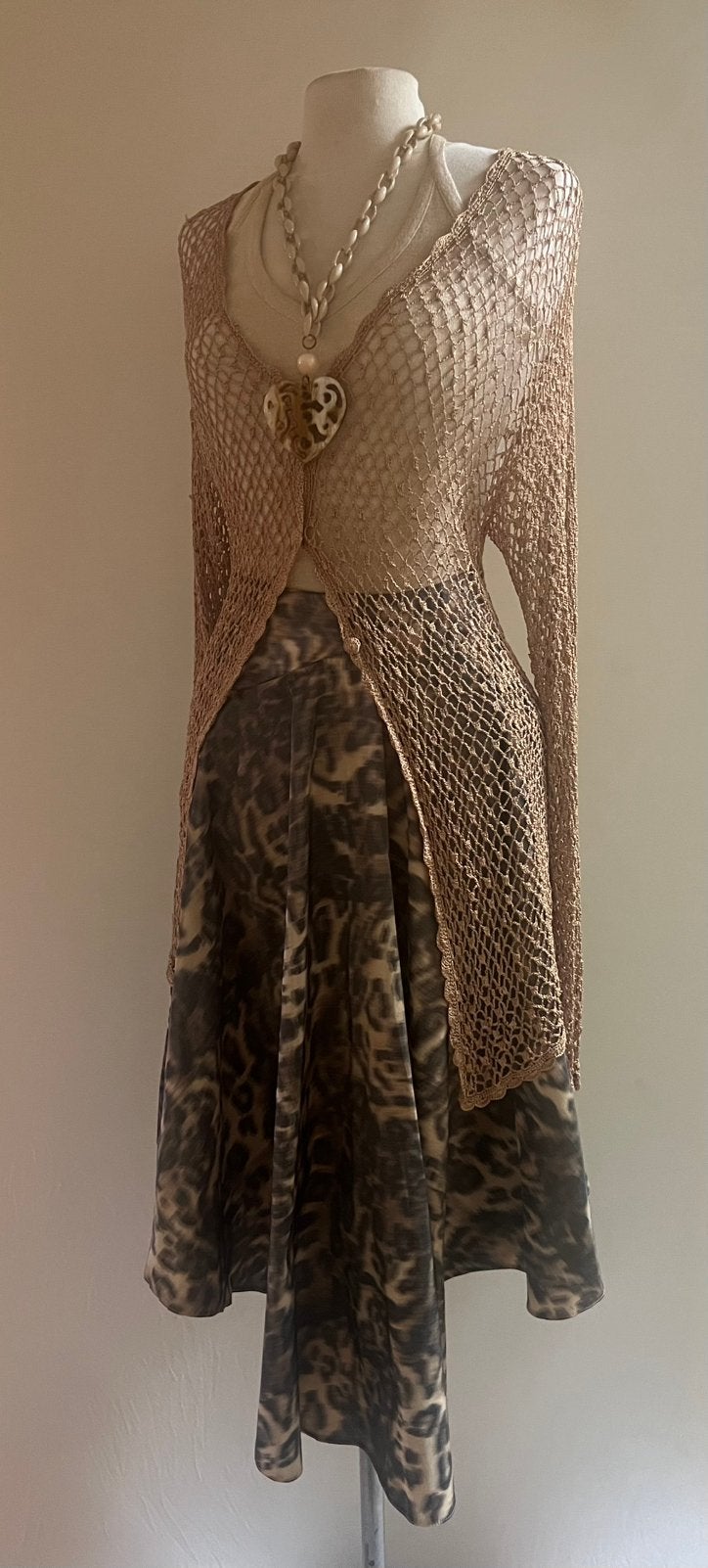 Glansgaren gehaakt lang vestje beige 1 maat, Verzenden, Zo goed als nieuw, Maat 38/40 (M), Beige
