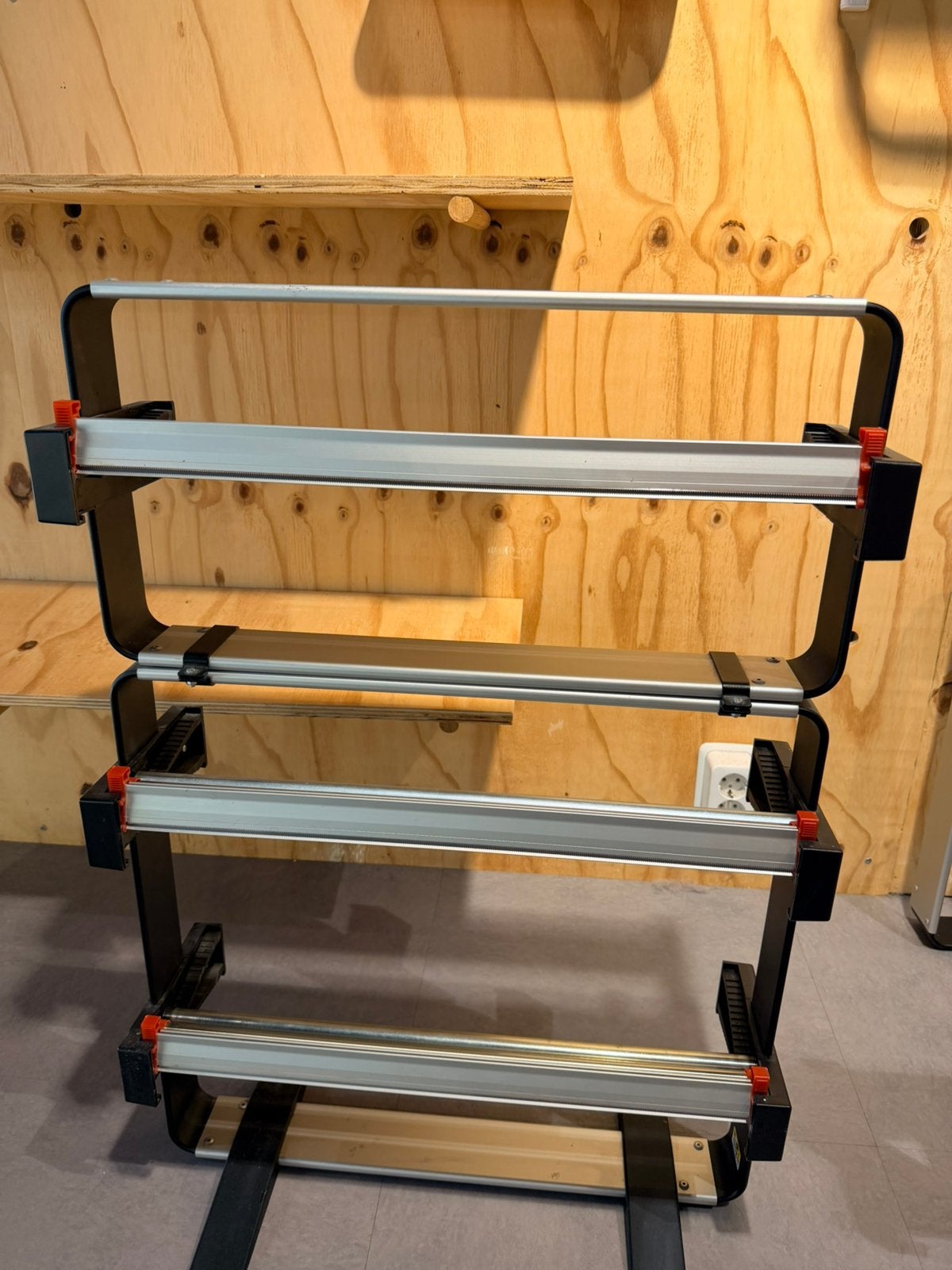 Cadeaupapier rolhouder, Ophalen