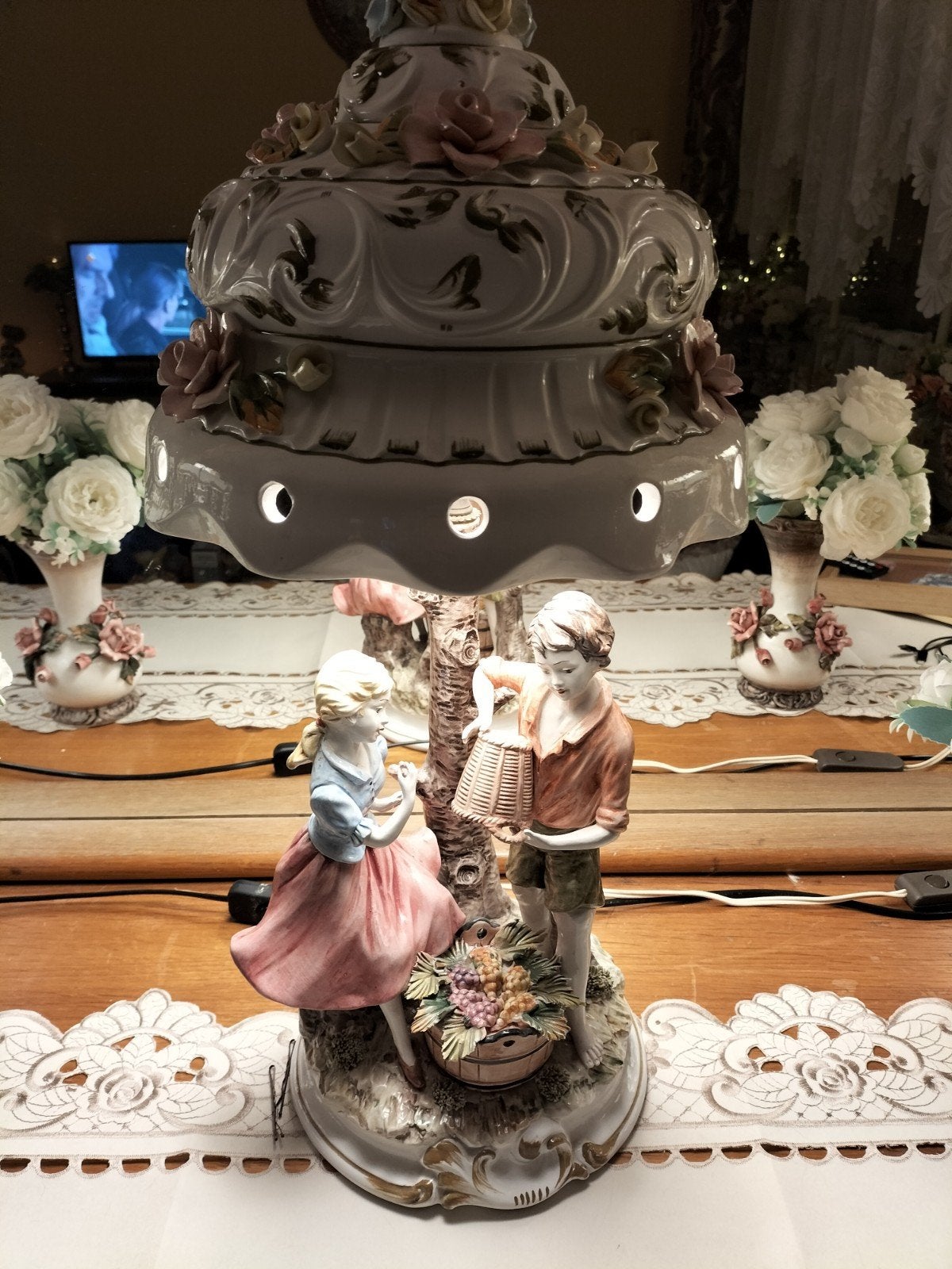 Prachtige Capodimonte Schemerlamp met beeldjes. maat 53cm., Ophalen