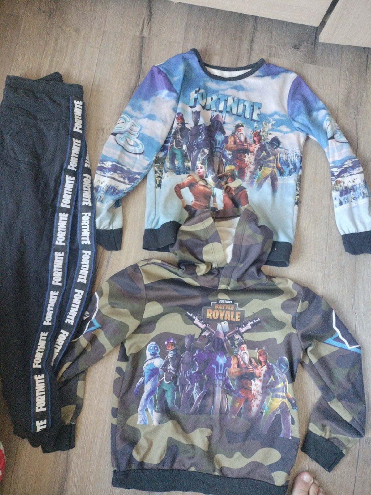 Fortnite kleding set: broek (134) en shirts (128/134), Gebruikt, Setje, Jongen, Fortnite