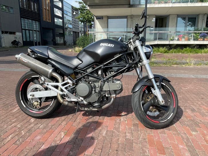 Ducati Monster 600 Dark - A2 Kit - Schade aan tank, Motoren, 2 cilinders, Gebruikt, Particulier, Minimaal motorrijbewijs A2