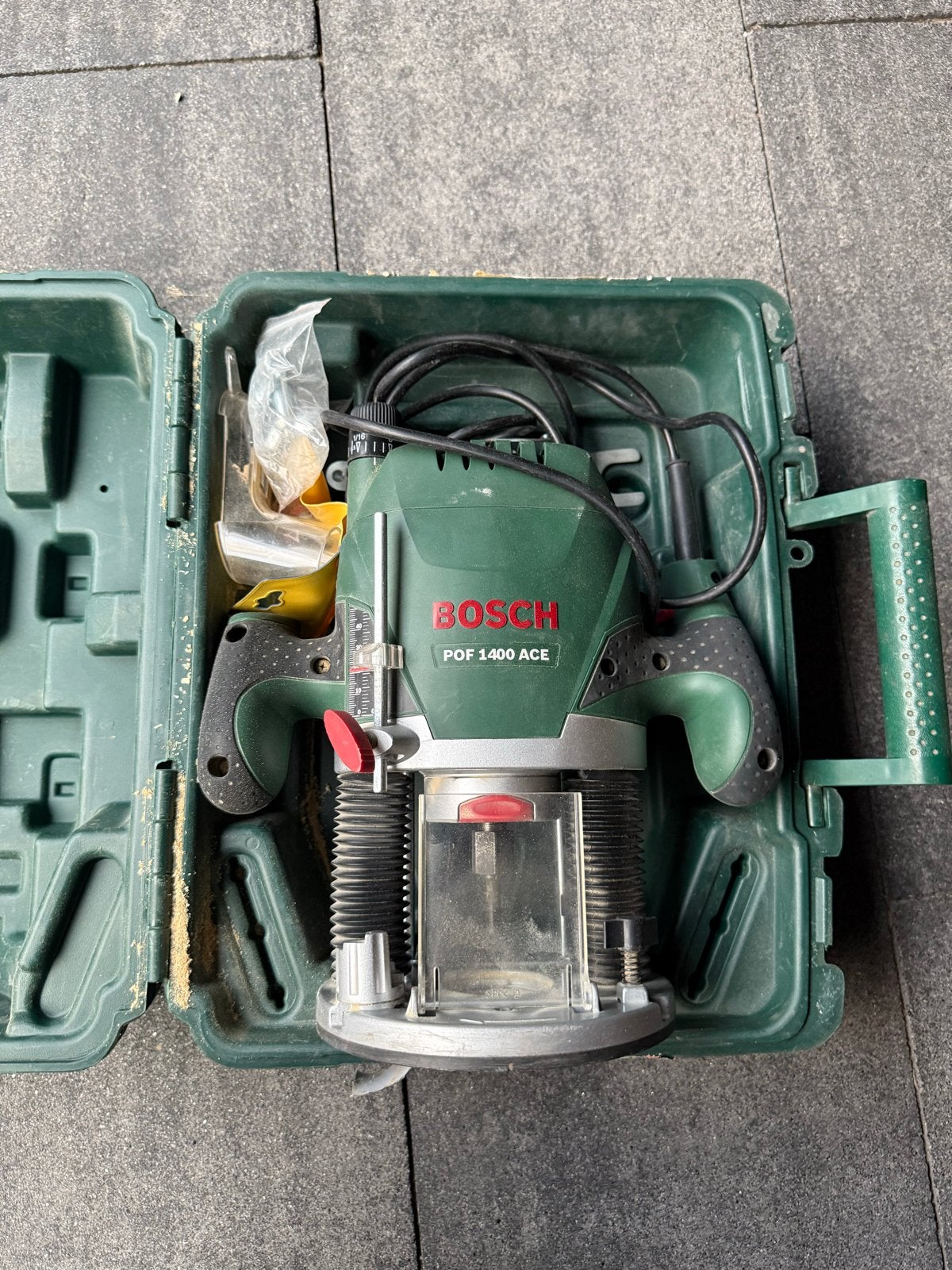 Bosch Bovenfrees POF 1400 ACE - Krachtig en Compleet, Doe-het-zelf en Verbouw, Gereedschap | Freesmachines, Ophalen of Verzenden