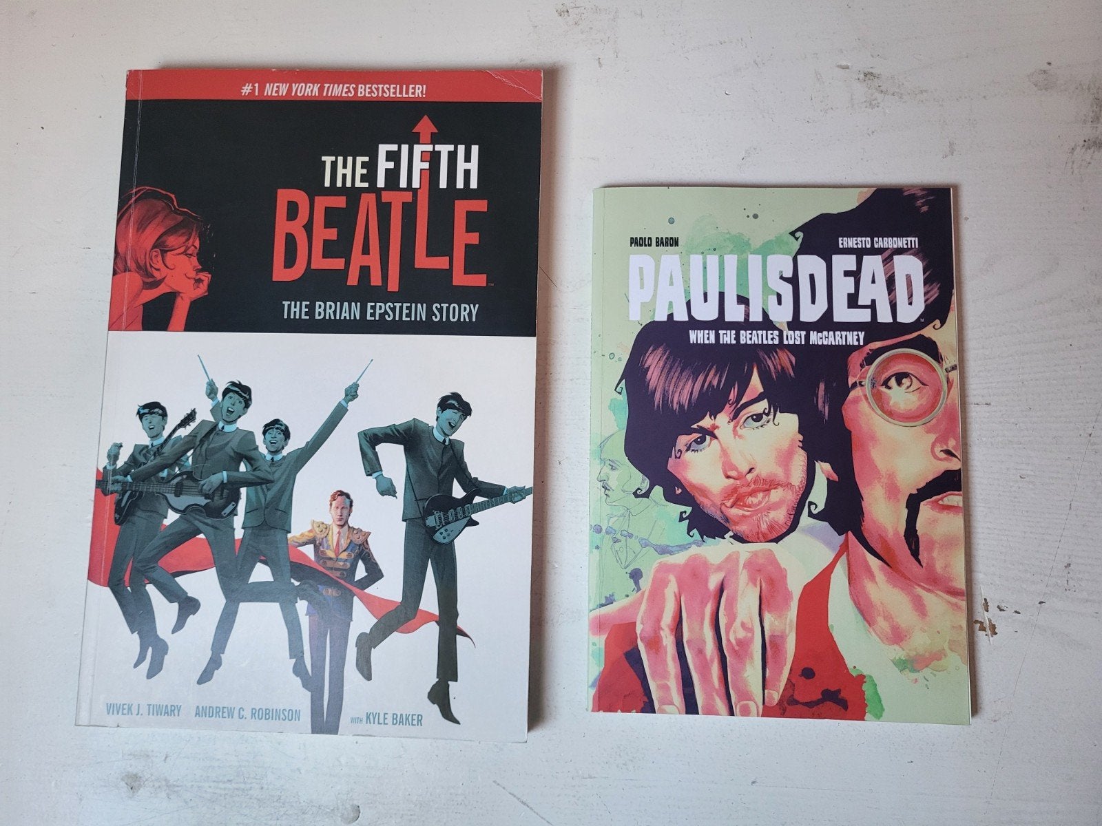 The Beatles.2x graphic novel. Fifth Beatle. Paul is dead, Ophalen of Verzenden, Zo goed als nieuw, Artiest