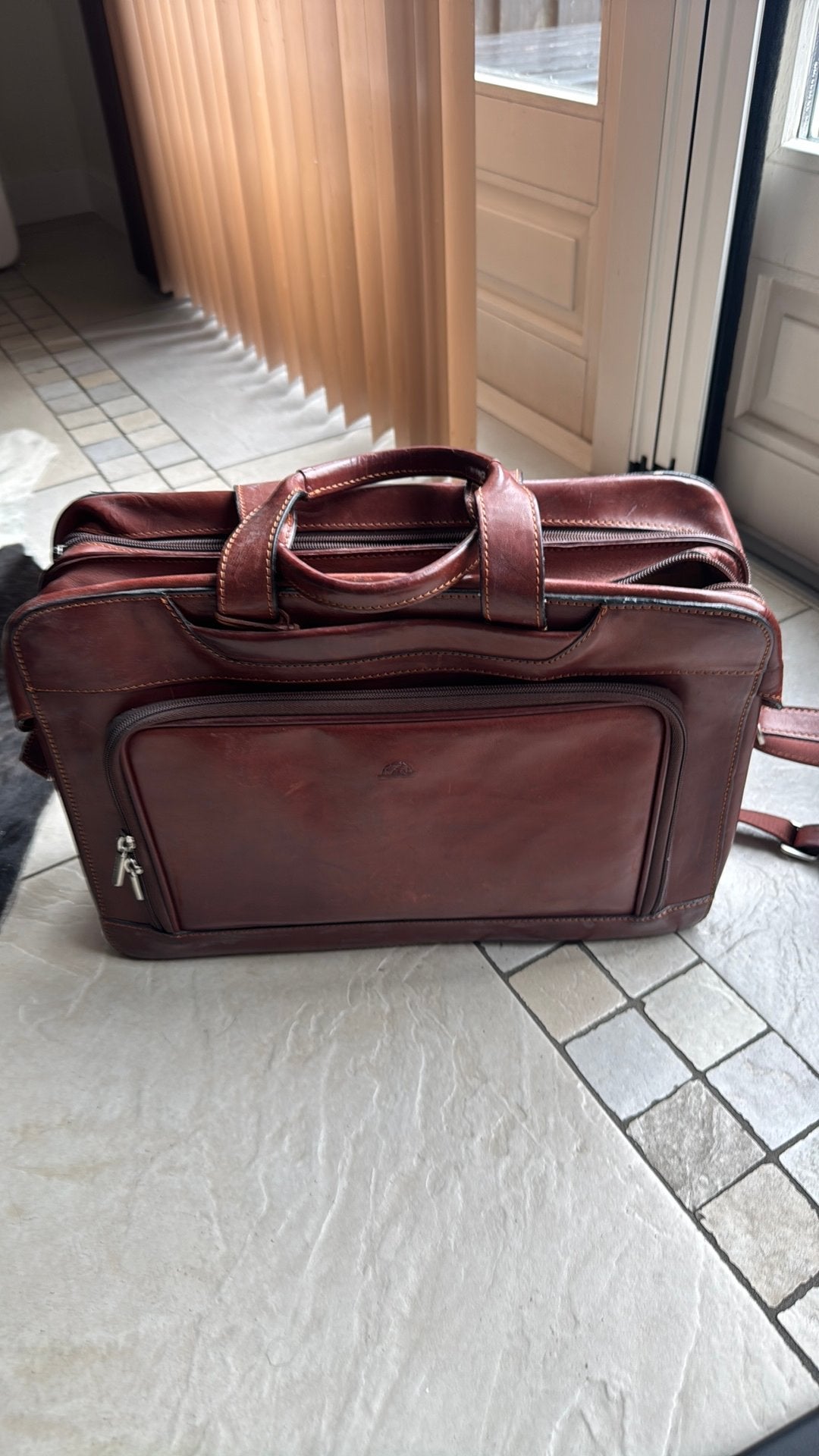 Tony perotti aktetas, Ophalen, Zo goed als nieuw, 35 tot 45 cm, Minder dan 50 cm