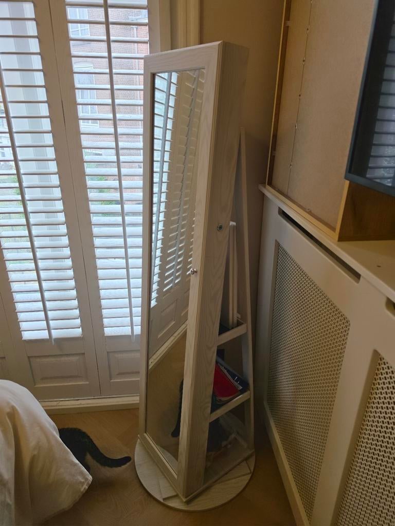 Staande spiegelkast met bewegingssensor lampje, Ophalen of Verzenden, Zo goed als nieuw, 50 tot 75 cm, 150 tot 200 cm
