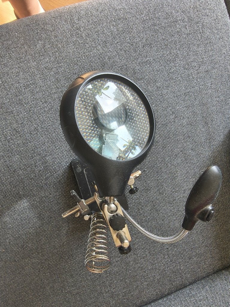 Derde hand soldeerhand hulp voor solderen met lamp en loep, Ophalen of Verzenden, Gebruikt, Overige typen