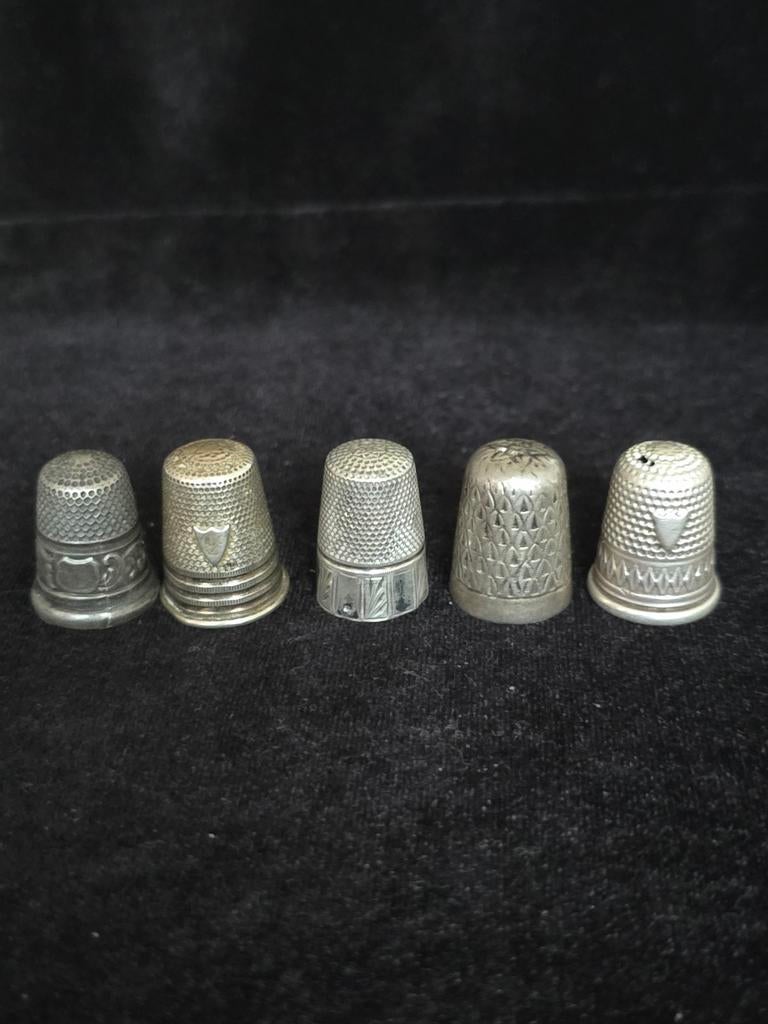 5 antieke zilveren vingerhoedjes,  gemerkt, lot 2, Verzamelen, Vingerhoedjes, Gebruikt, Reliëf, Ophalen of Verzenden, Nederland