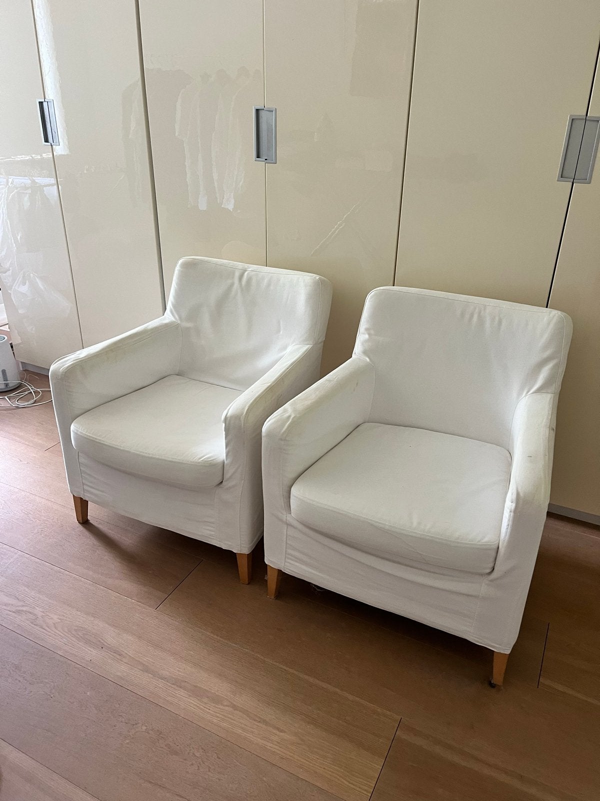 Twee witte IKEA Karlstad fauteuils met wasbare hoezen, Huis en Inrichting, Fauteuils, Ophalen, Gebruikt, Stof, 75 tot 100 cm