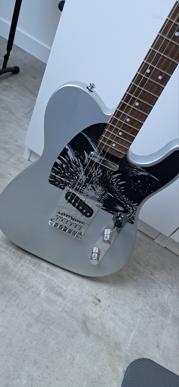 Squier Telecaster by Fender grey metallic Dragon Tattoo., Muziek en Instrumenten, Ophalen of Verzenden, Zo goed als nieuw, Solid body