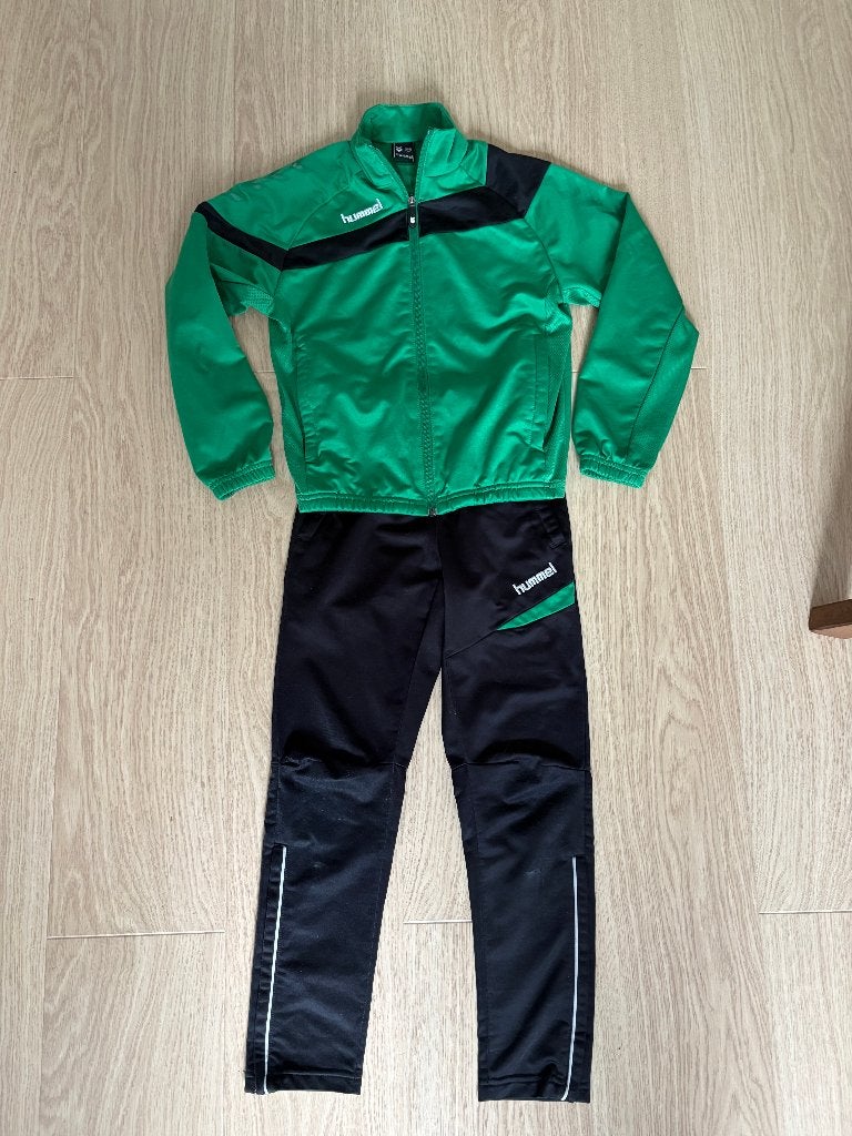Hummel trainingspak maat 128, Jongen of Meisje, Sport- of Zwemkleding, Ophalen of Verzenden, Zo goed als nieuw